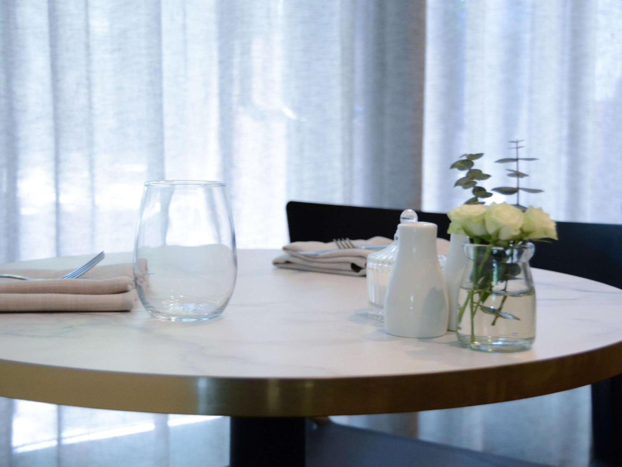 The Como Μελβούρνη Εξωτερικό φωτογραφία A table at the restaurant